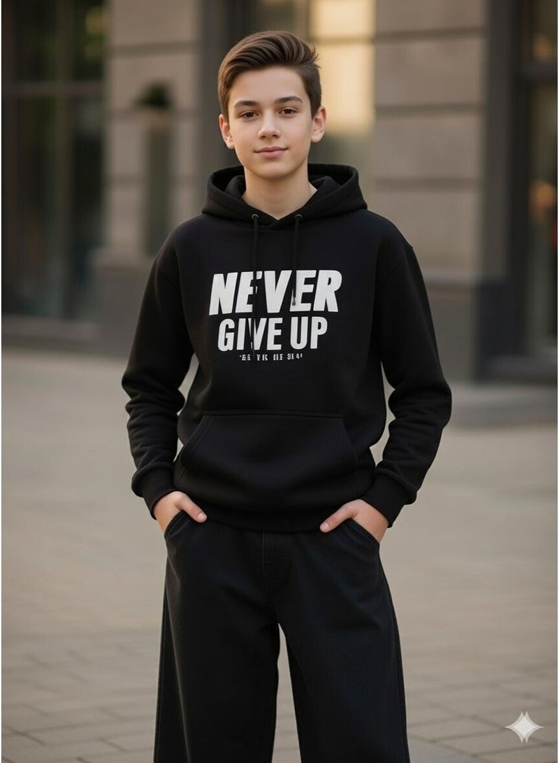 هودي أولادي اسود بطباعة ترندي بتصميم مريح وعملي للارتداء اليومي سويت شيرت أولادي بكابيشو واسع لإطلالة كاجوال مريحة كود 4031 - Image 1